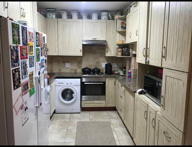 2 BEDROOM APARTMENT FOR SALE IN NEWLANDS